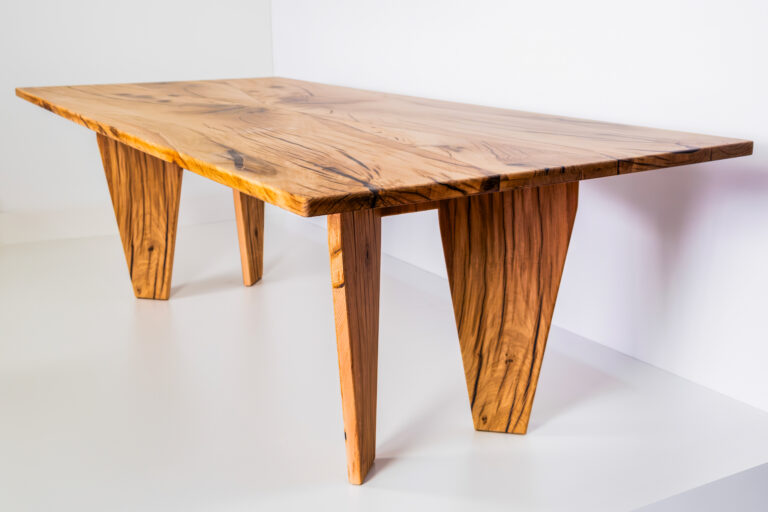 Read more about the article Table in solid oak – November 2023 – Alessandro Caccese