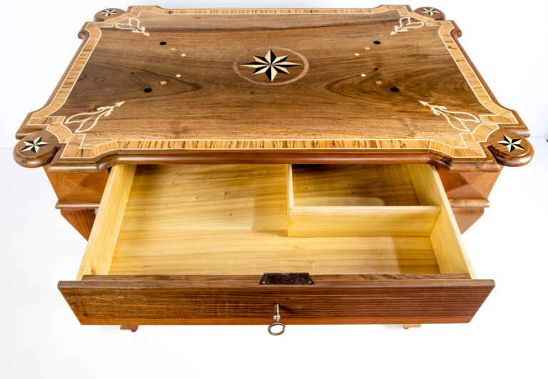 Read more about the article 17th century writing desk in various woods (Reproduction)